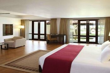 AVANI Bentota Resort & Spa bedroom