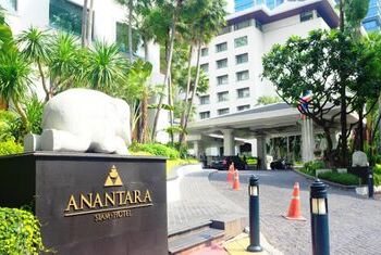 Anantara Siam Bangkok Hotel gate
