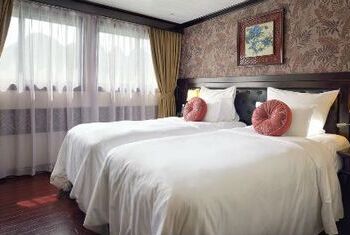 Paradise Luxury Cruise bedroom