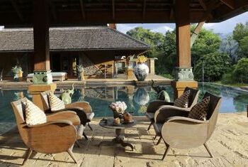 Howie's HomeStay spa