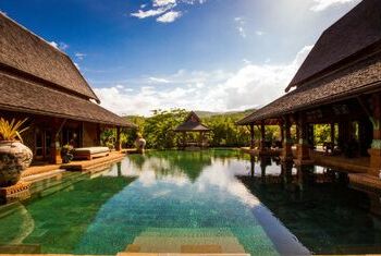 Howie's HomeStay pool