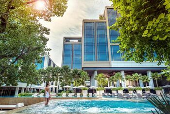 Four Seasons Hotel Bangkok