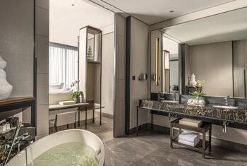 Four Seasons Hotel Bangkok