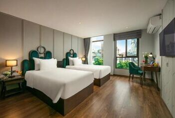 May De Ville Lakeside Hotel