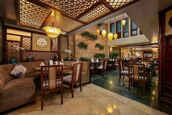 Oriental Suites Hotel & Spa