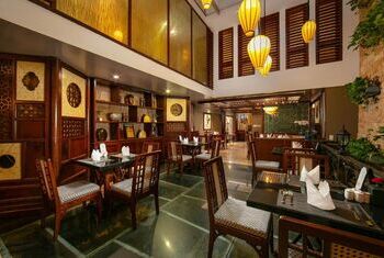 Oriental Suites Hotel & Spa