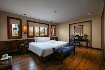 Oriental Suites Hotel & Spa