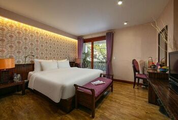 Oriental Suites Hotel & Spa