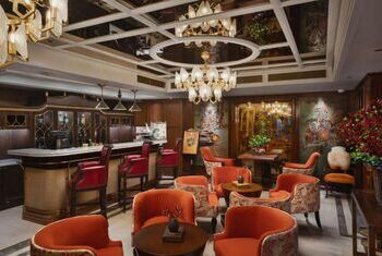 Peridot Gallery Classic Hotel