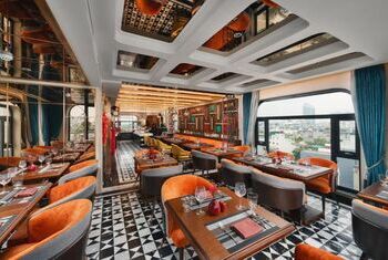 Peridot Gallery Classic Hotel