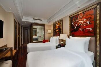 Peridot Gallery Classic Hotel