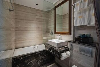 Peridot Gallery Classic Hotel