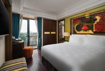 Peridot Gallery Classic Hotel