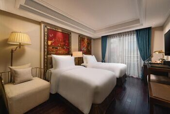 Peridot Gallery Classic Hotel