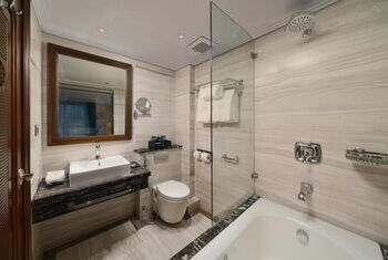 Peridot Gallery Classic Hotel