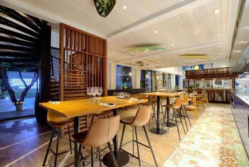 Outrigger Surin Beach Resort 