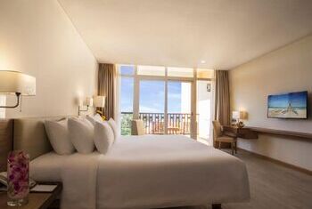 Sandy Beach Non Nuoc Resort