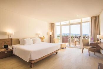 Sandy Beach Non Nuoc Resort