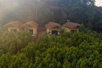 Cinnamon Eco Lodge