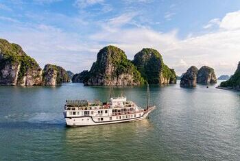Renea Cruises Halong