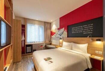 Ibis Saigon Airport