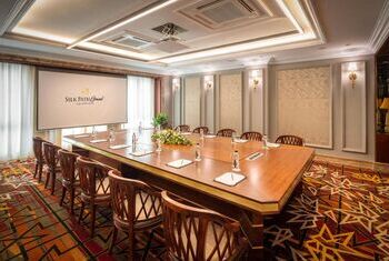 Silk Path Grand Hue Hotel