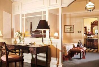 Hotel Majapahit Surabaya 