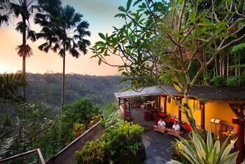 Kupu Kupu Barong Villas