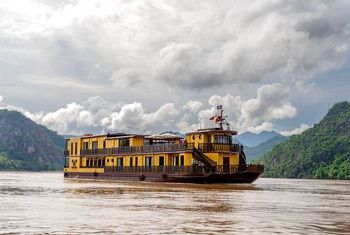 Anouvong Cruise