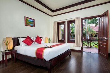 Dondet Hotel (Ex: Little Eden)
