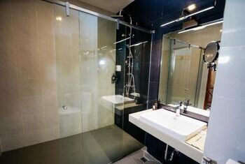 Sisombat Plaza Hotel