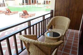 Saksiri River Side Boutique Hotel