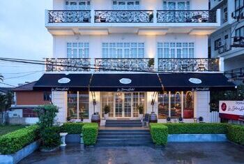La Seine Hotel by Burasari