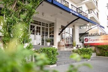 La Seine Hotel by Burasari