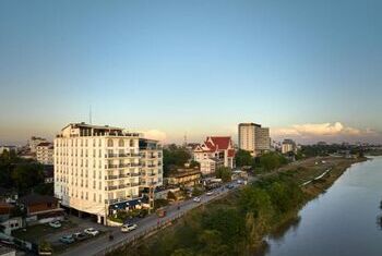 La Seine Hotel by Burasari