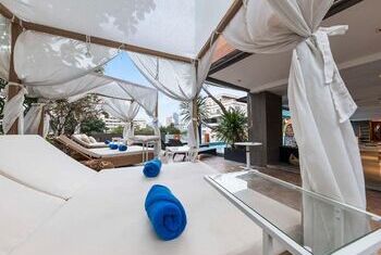 Golden Tulip Mandison Suites
