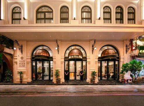 May De Ville Lakeside Hotel
