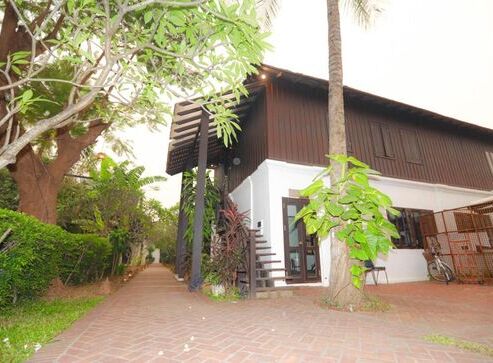 Meuangluang Hotel (Ex: Capital Hotel)