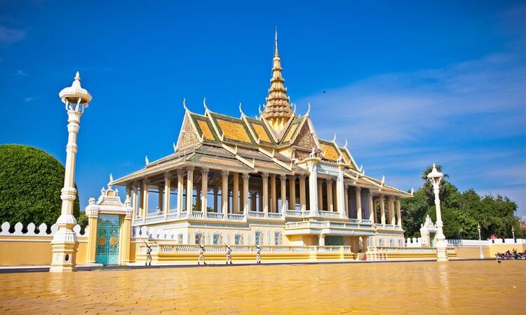 Visit Royal Palace in Phnom Penh