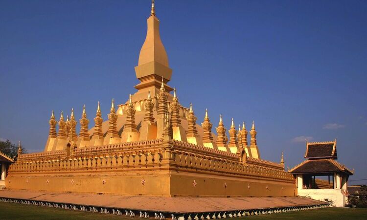 Visit temples and monuments in Vientiane